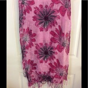 💕 🌸 Dillard's Pink Flower Scarf 💕 🌸