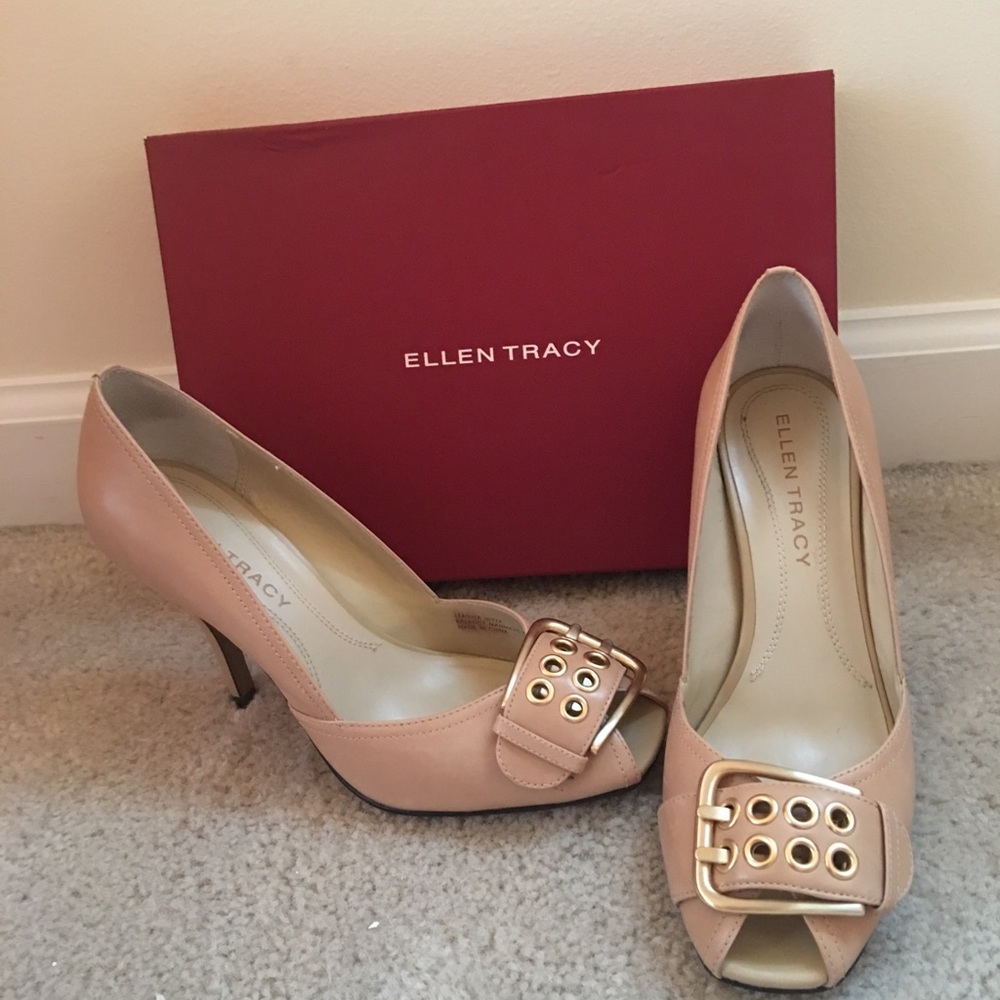 Ellen Tracy nude heels