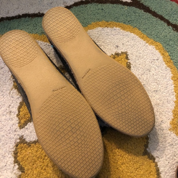 Stuart Weitzman Silver espadrilles. Sz 5. EUC! - Picture 2 of 4