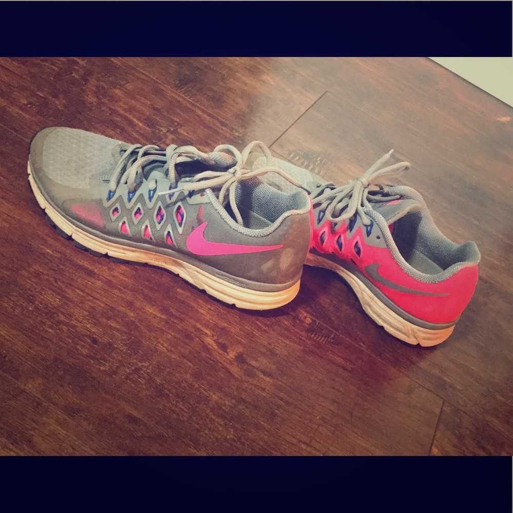 Nike Tennis Shoes
