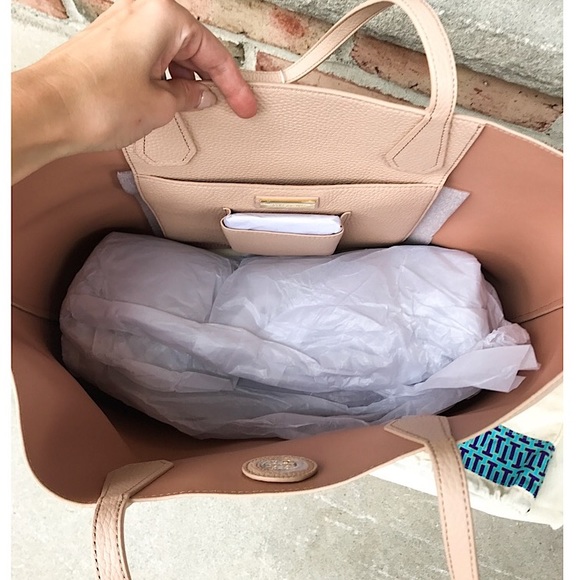 Tory Burch Perry Tote ✨PM EDITOR✨ & HOST PICKS😱 - Picture 4 of 8