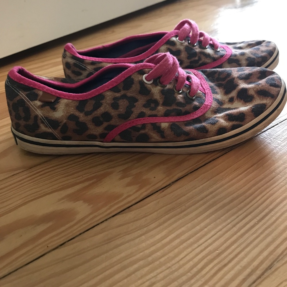 ❗️Bundle 3/$20❗️Tommy Hilfiger Cheetah Sneakers