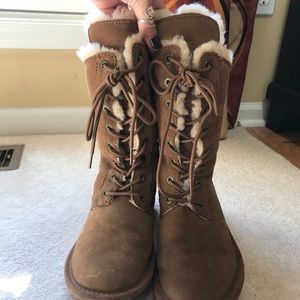 BearPaw lace up winter boots! Only worn once size7