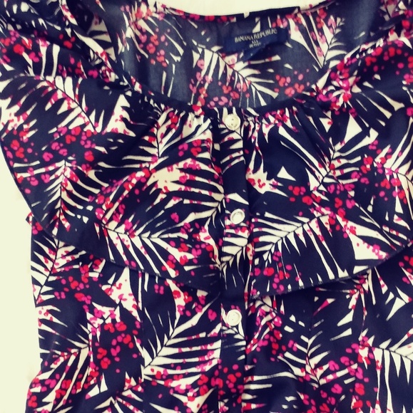 Banana Republic short sleeve top size petite XS. - Picture 2 of 7