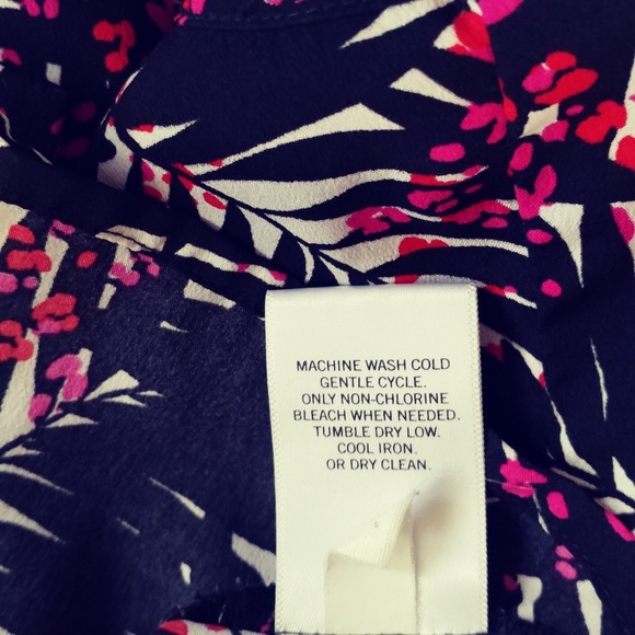 Banana Republic short sleeve top size petite XS. - Picture 7 of 7