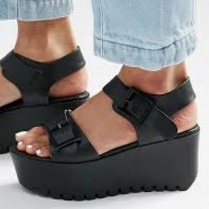 ALDO black flatform sandals fits 6-7