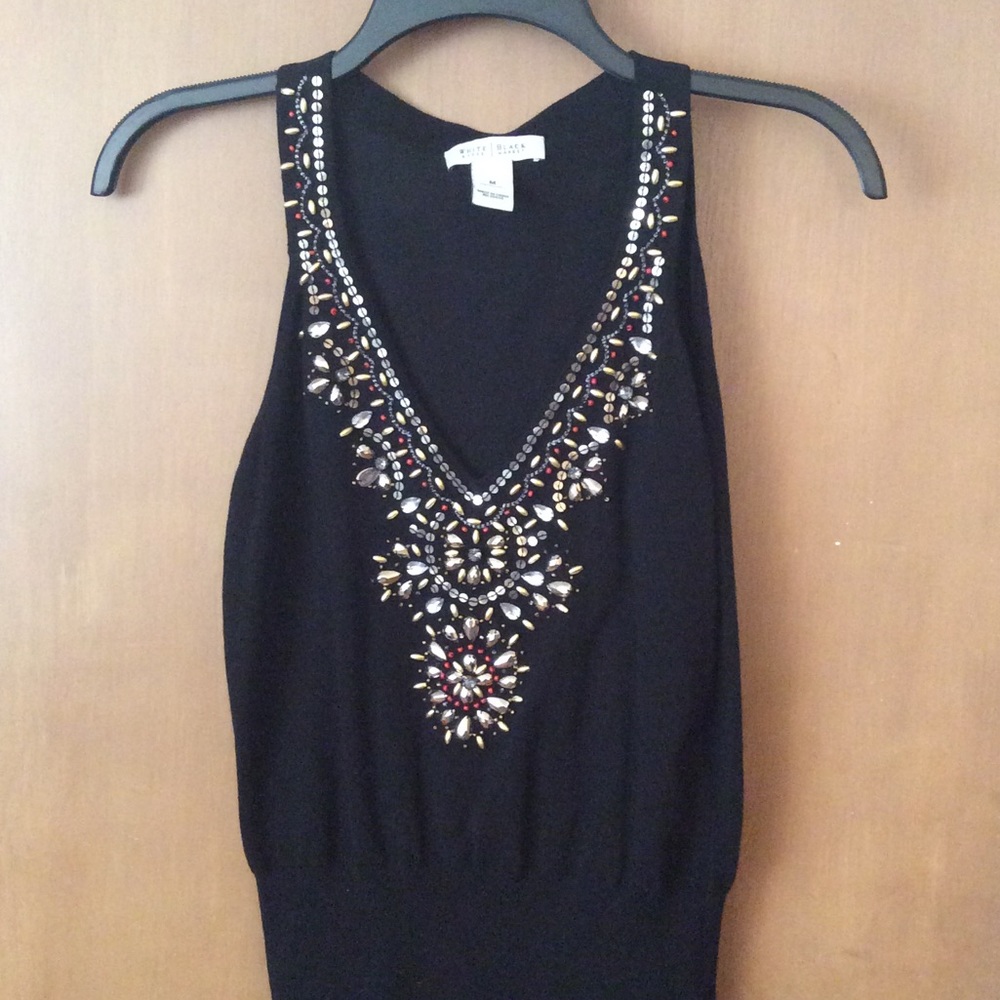 Embellished v-neck sleeveless sweater