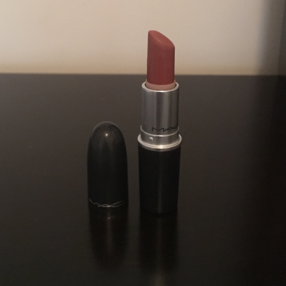 MAC Lipstick Taupe
