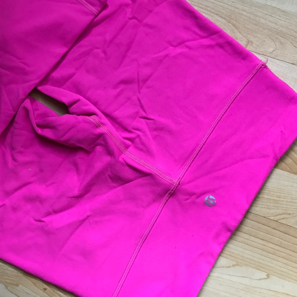 Lululemon HOT PINK crops