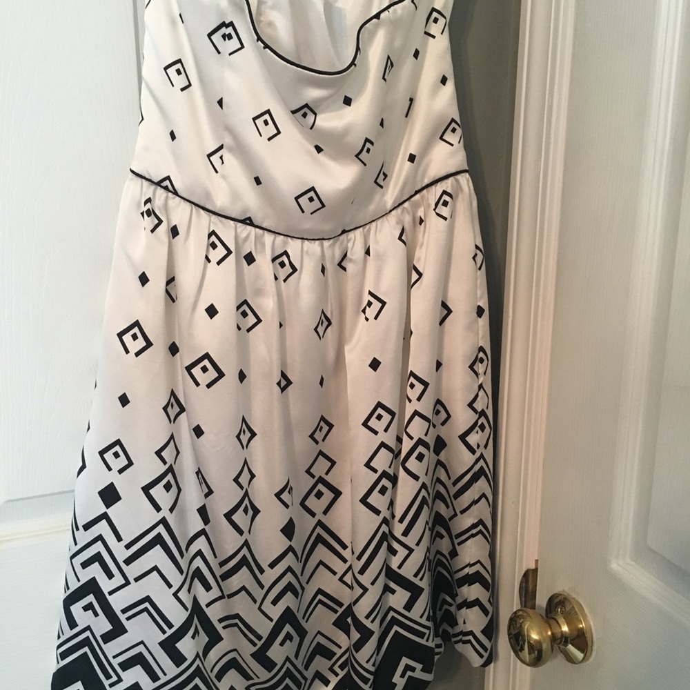 Bubble hemmed black and white knee length dress