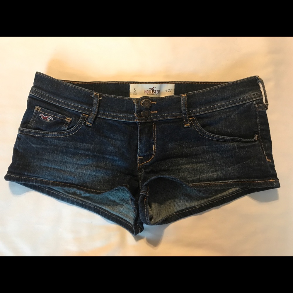 Hollister women's low rise short shorts in size 5