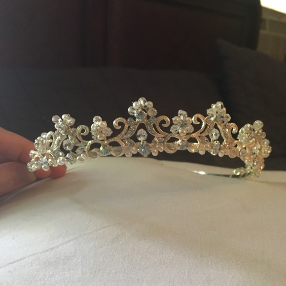 Tiara main image 6