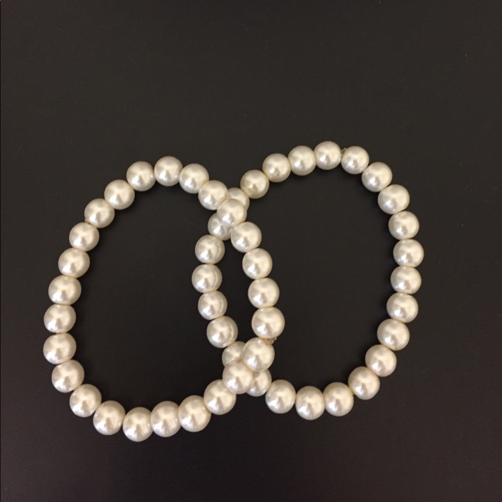 *SOLD* Pair of elastic pearl bracelets