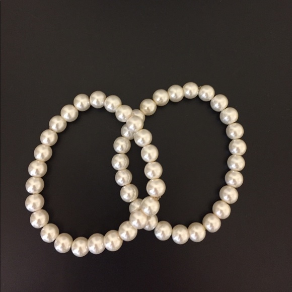 *SOLD* Pair of elastic pearl bracelets - Picture 1 of 1