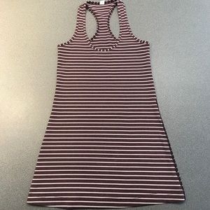 Lululemon women’s size 4 top.