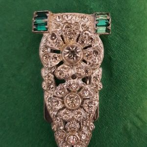 Old 40s vintage clip pin. Faux emerald AND crystal