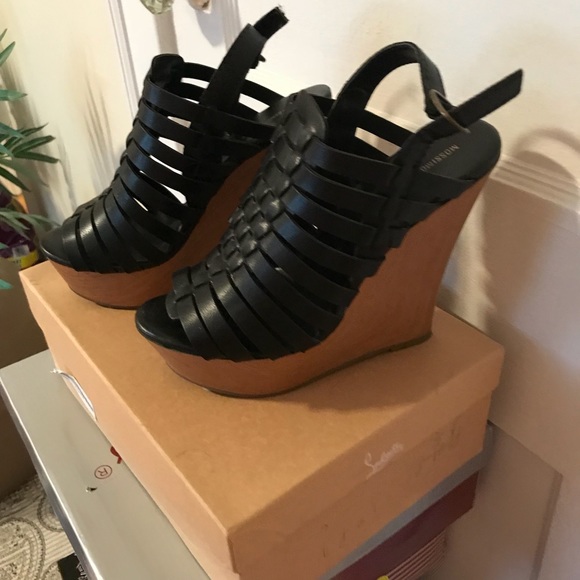 Wedge sandals - Picture 2 of 3