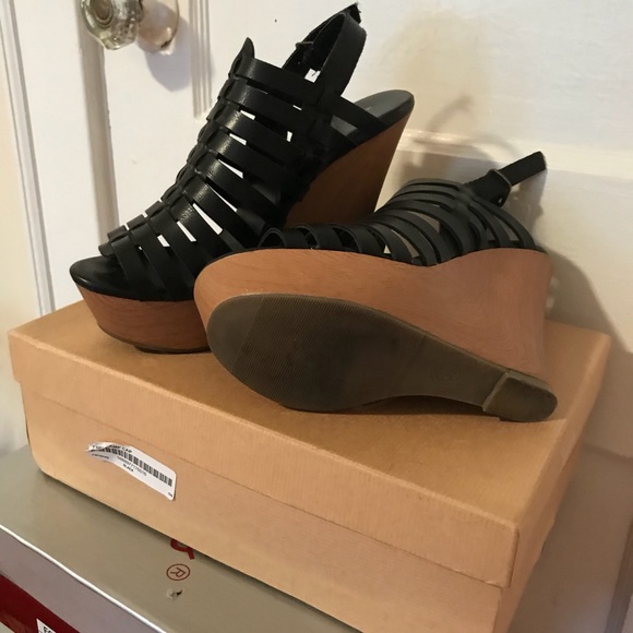 Wedge sandals - Picture 3 of 3