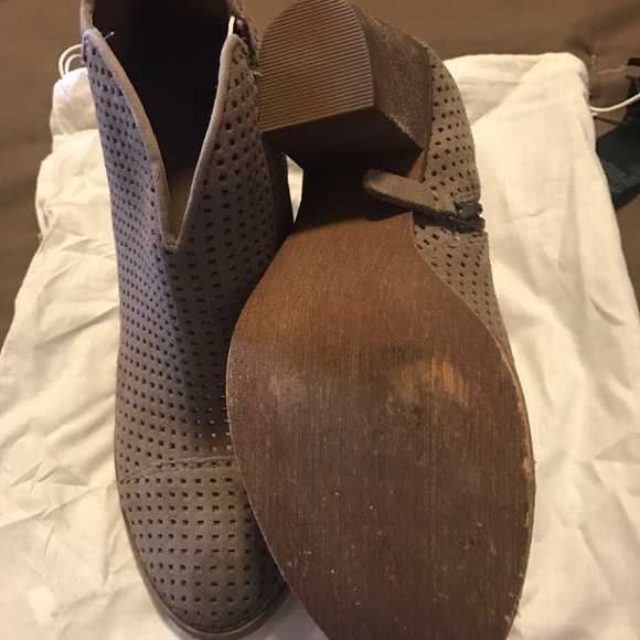 Shoes - Picture 2 of 2