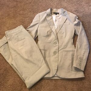 Express Design Studio jacket and pant suit 🖤