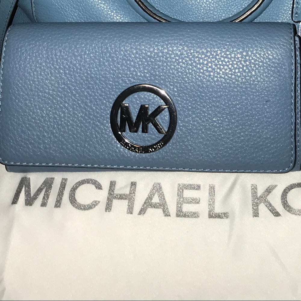 🚫SOLD🚫💙MK Blue Wallet💙