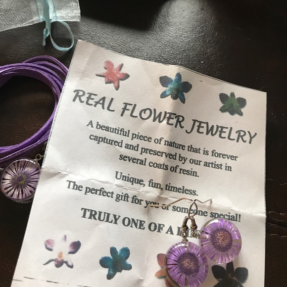 Real flower jewelry - Picture 1 of 3