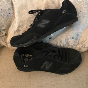 New balance tennis shoe sneakers