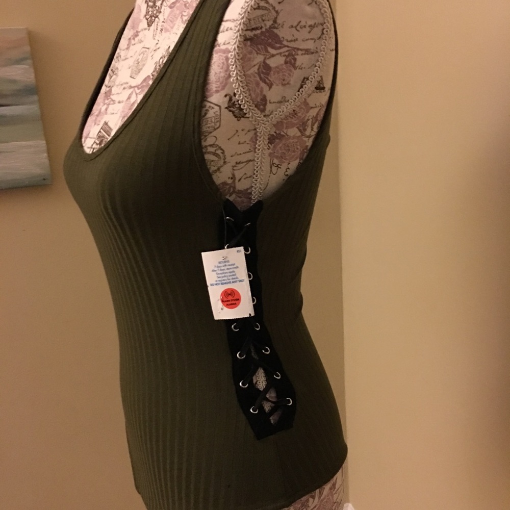 TANK TOP - Picture 2 of 3