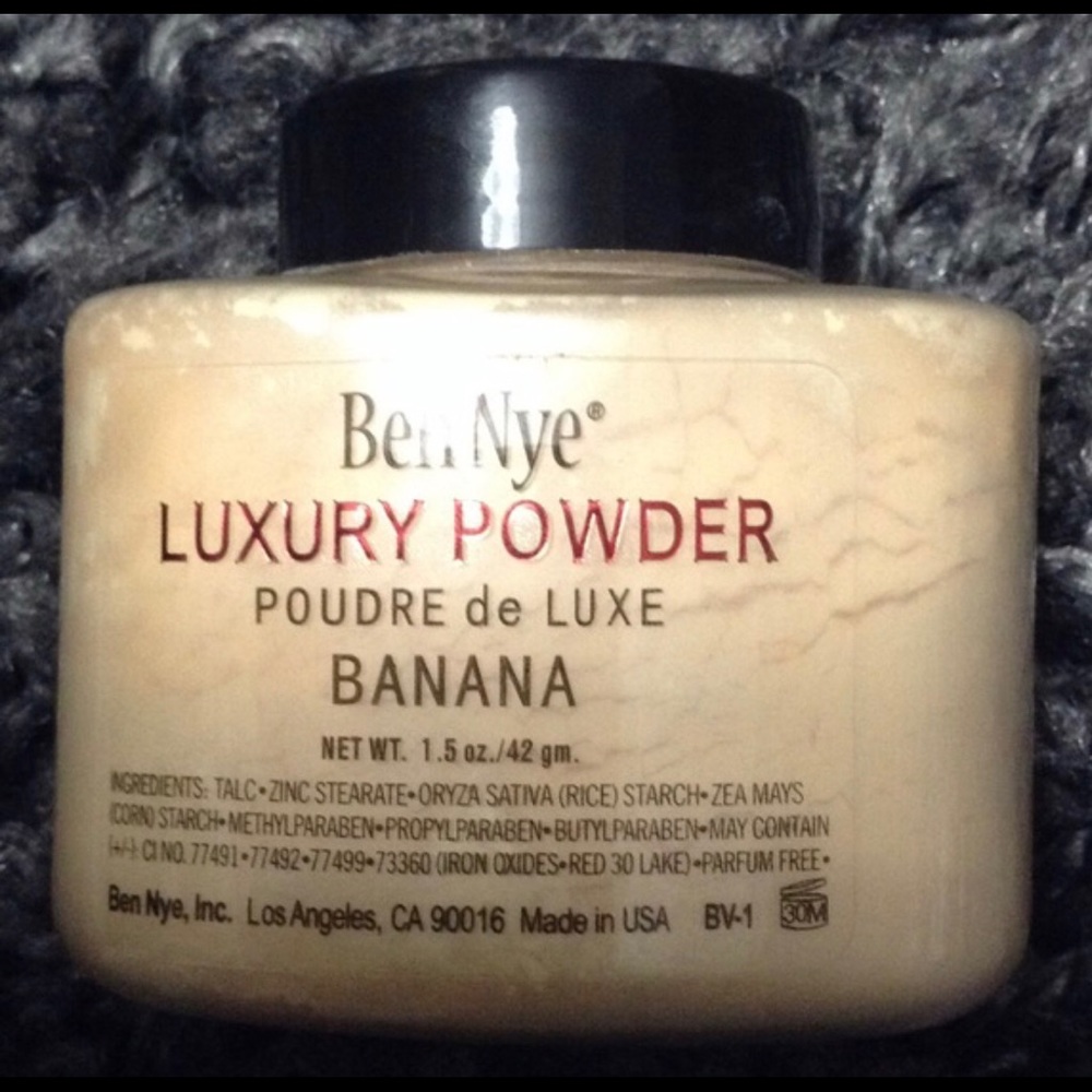 Ben nye luxury powder .