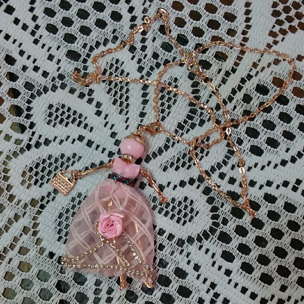 Light pink doll necklace with rhinestones - Picture 2 of 3