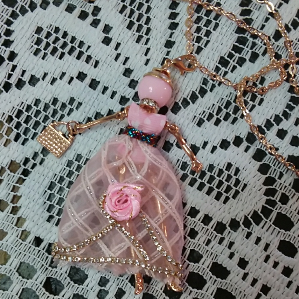 Light pink doll necklace with rhinestones - Picture 3 of 3
