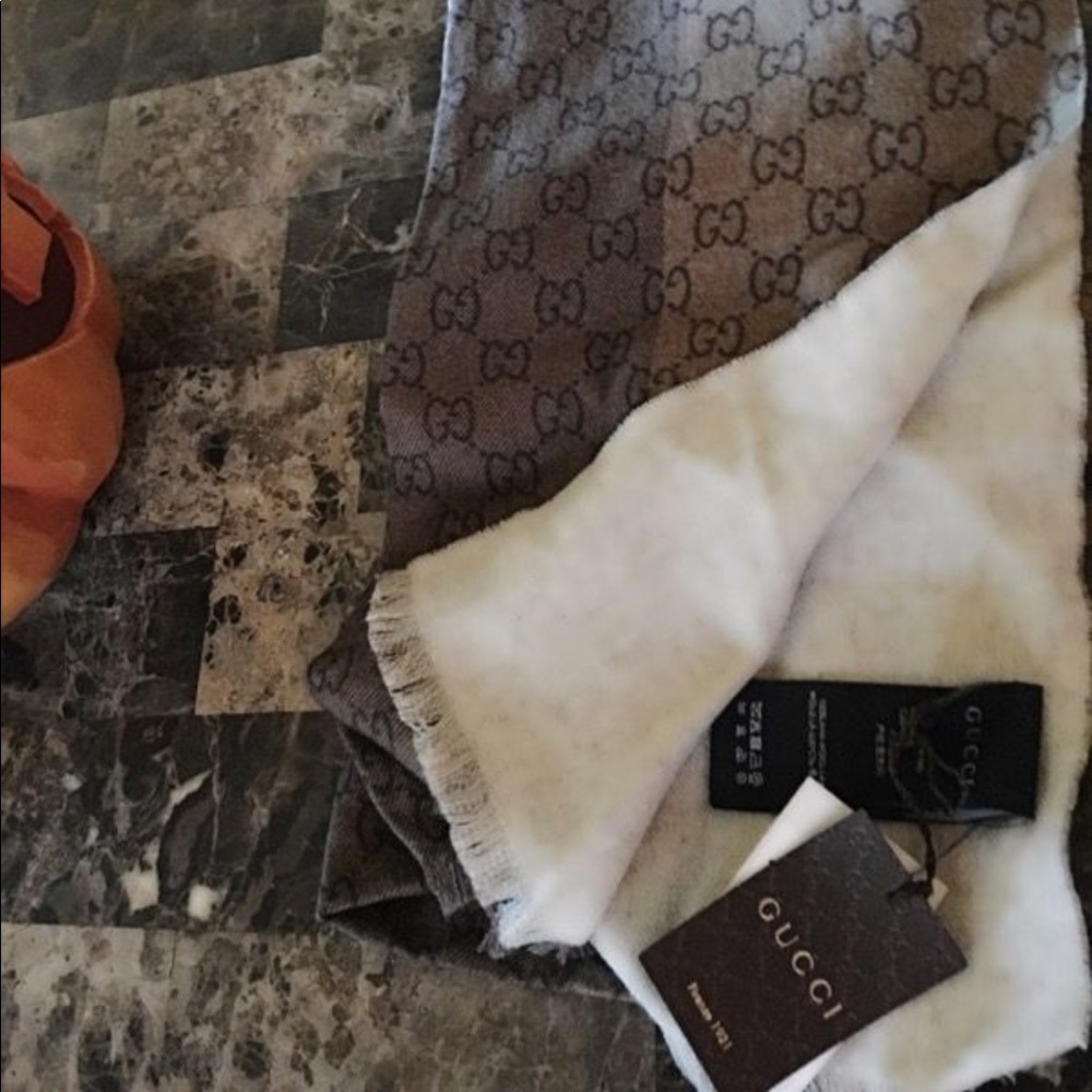 Authentic Gucci Unisex scarf