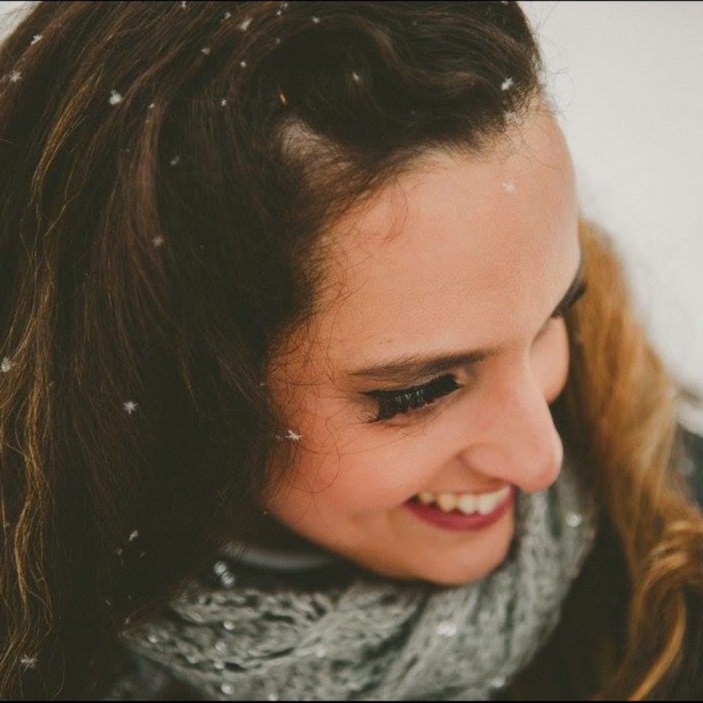 Meet your Posher, Yamila