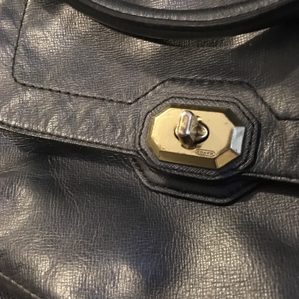 Coach Campbell Turn Lock Izzy Satchel in Black - Picture 3 of 8
