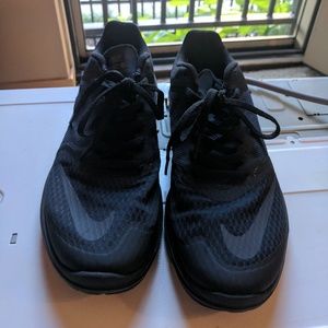 Black Nike sneakers -W9