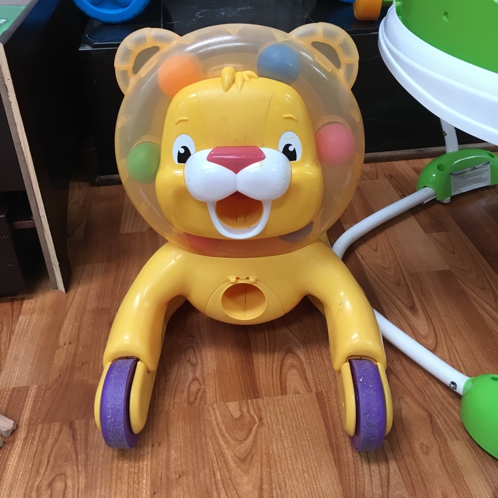 Bright stars lion ride on car