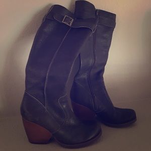 Korks heeled boots
