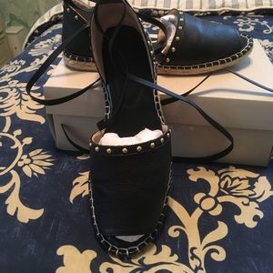 Woman's opened toe espadrilles