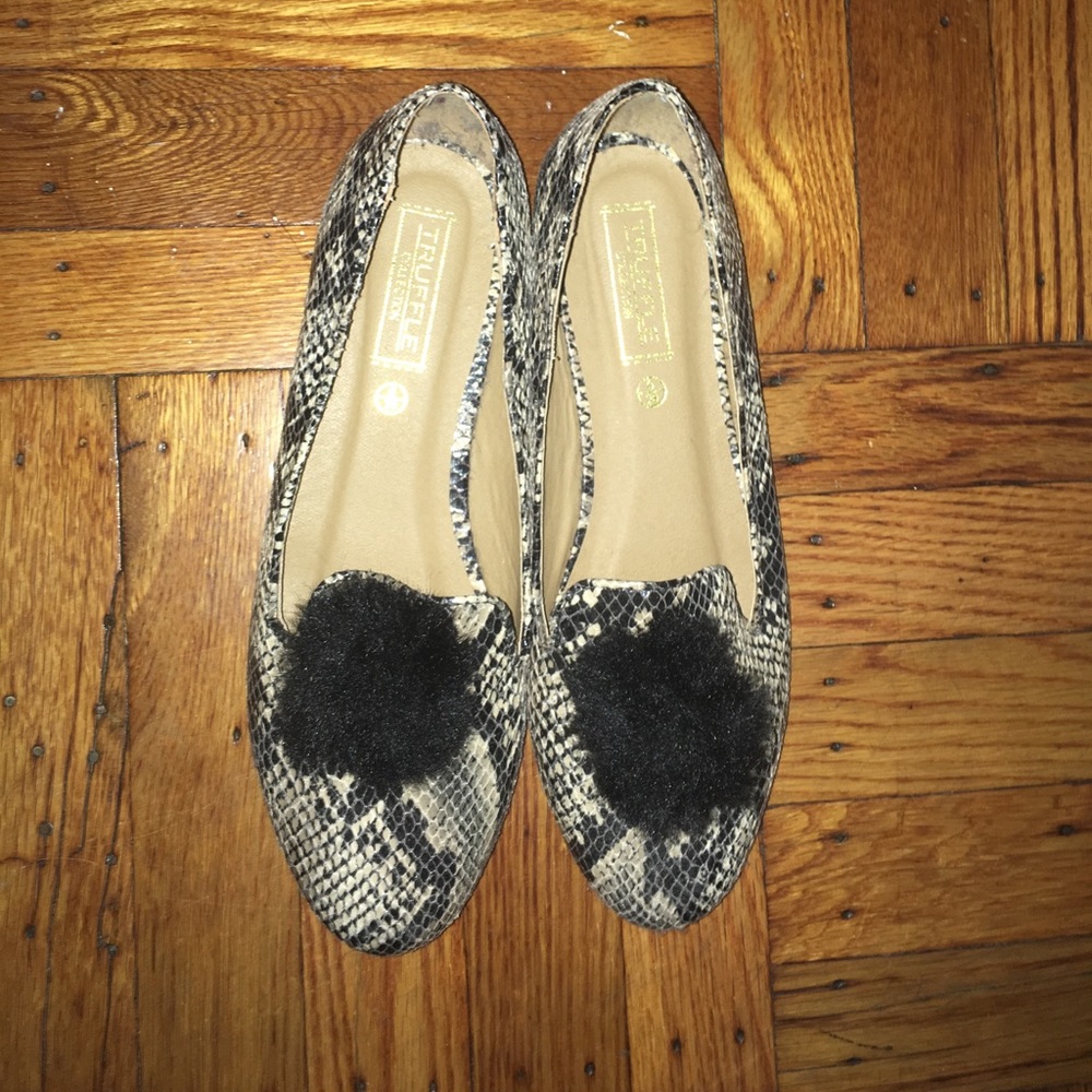 Truffle collection pom pom loafer