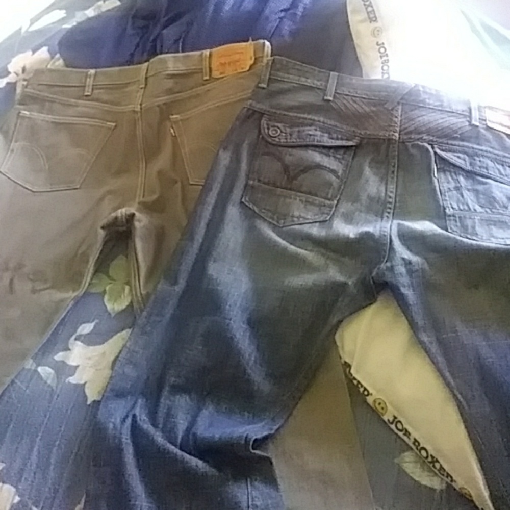 Levi jeans size 42