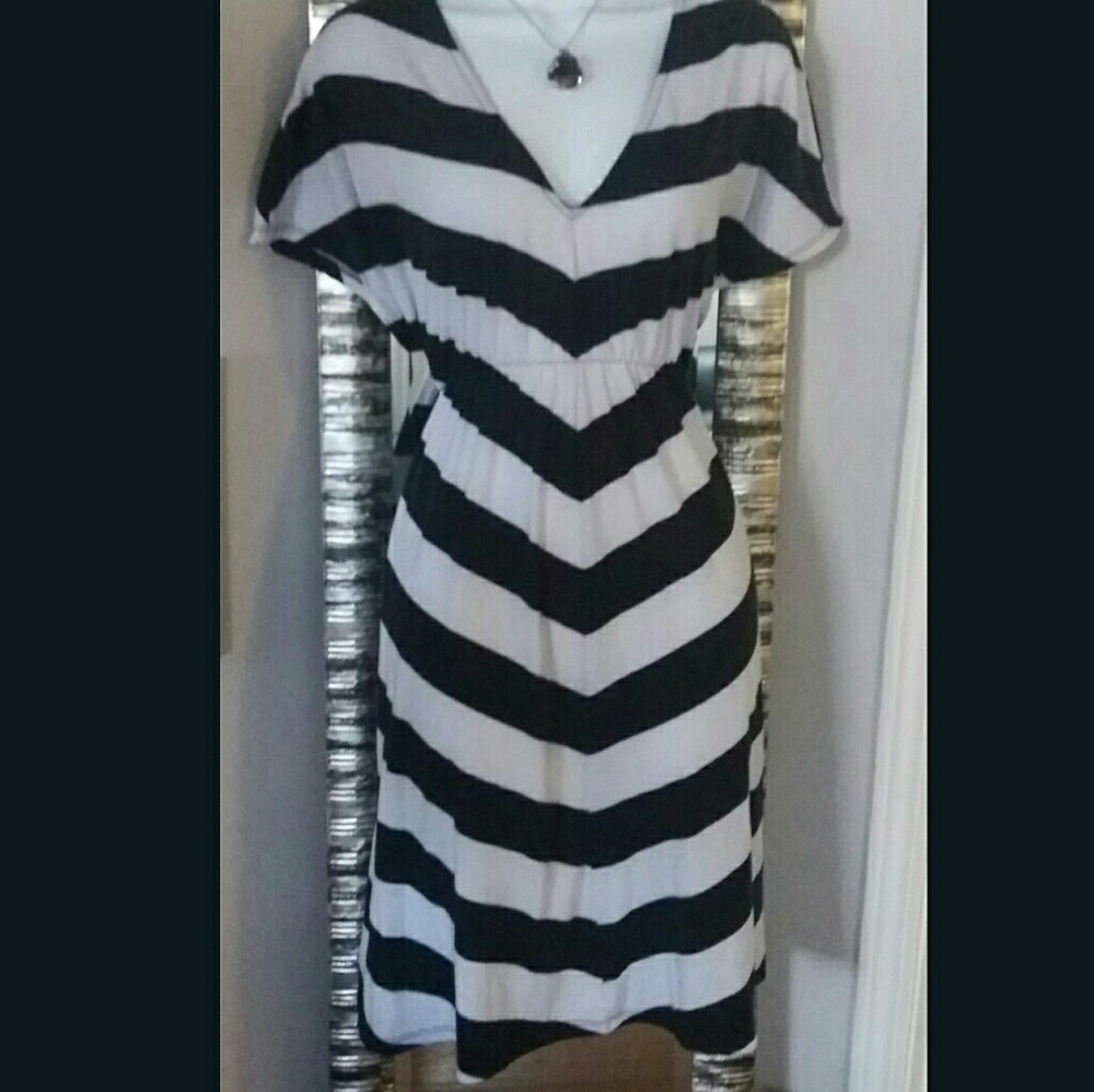 20% off 3+ items; Black/White dress, v-neck