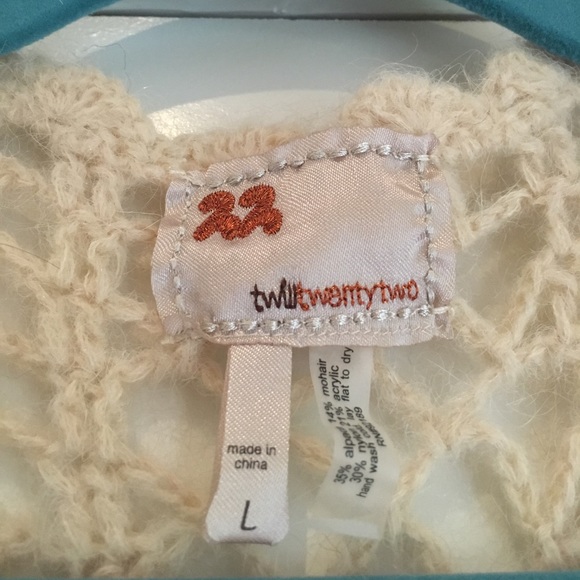 Twill twenty two crocheted sweater size L - Picture 2 of 3