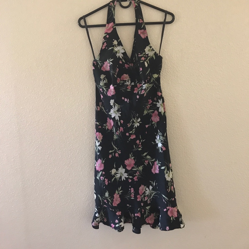 Super cute halter flower dress. Juniors size 7/8.