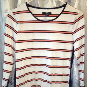 3/4 quarter sleeve Tommy Hilfiger shirt!