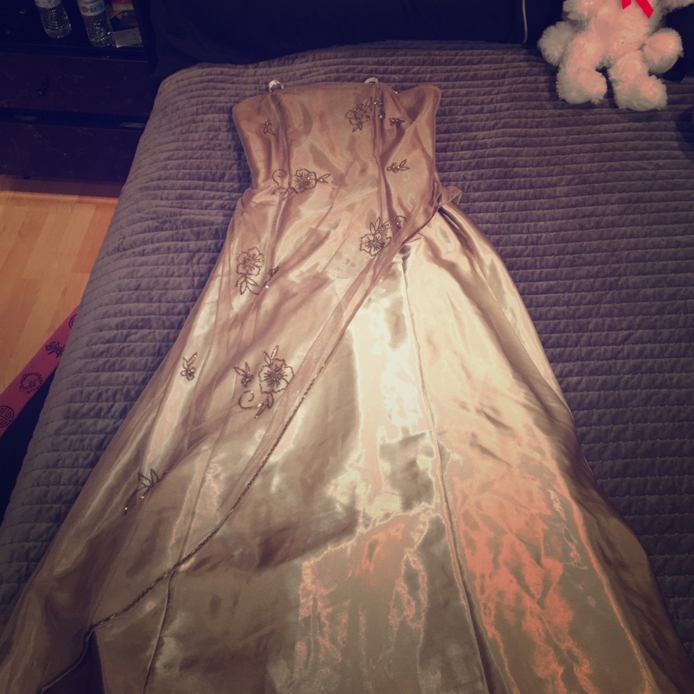 Beautiful gold dress w/ intricate flower beading