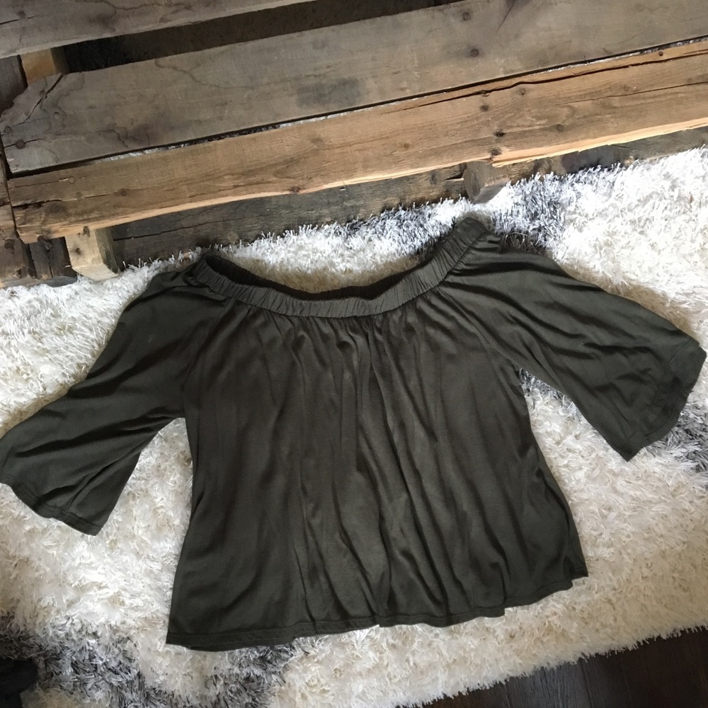✨ NWOT Camo Green Off-Shoulder Top✨