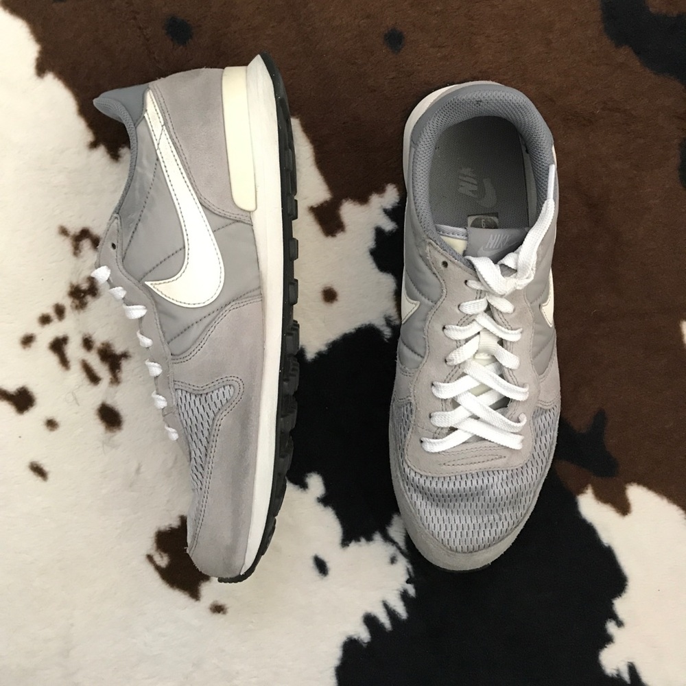 NIKE Muti Gray Sneakers