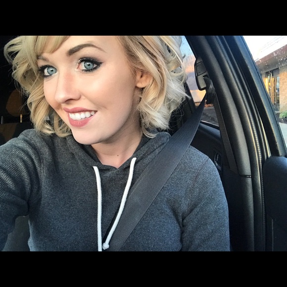 Welcome to my closet! - Picture 4 of 4