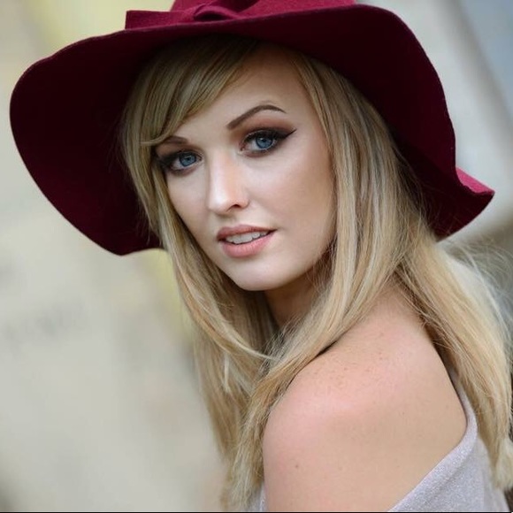 Welcome to my closet! - Picture 2 of 4