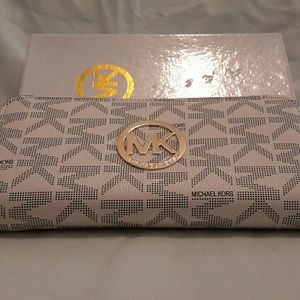 Michael Kors wallet new condition